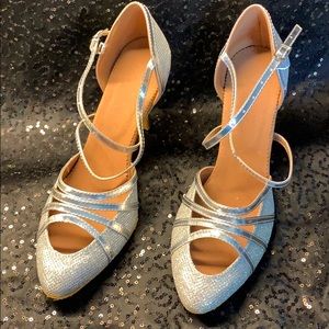 Salsa bachata closed toe Mary Janes in silver 40